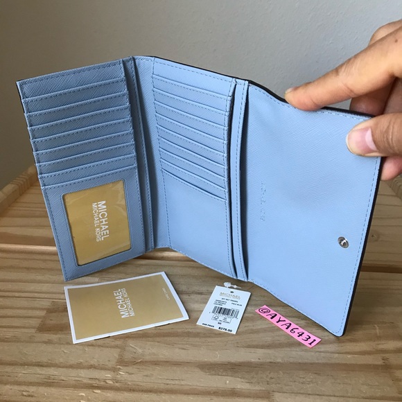 Michael Kors wallet🎈🎈 - Picture 4 of 7